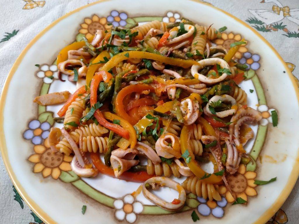 FUSILLI TOTANI E VERDURE