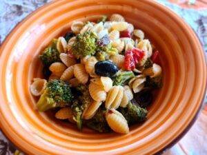 GNOCCHETTI INTEGRALI BROCCOLI ALICI E POMODORINI