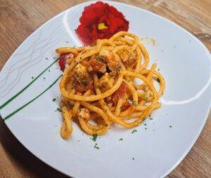 Strangozzi con pesce spada e capperi