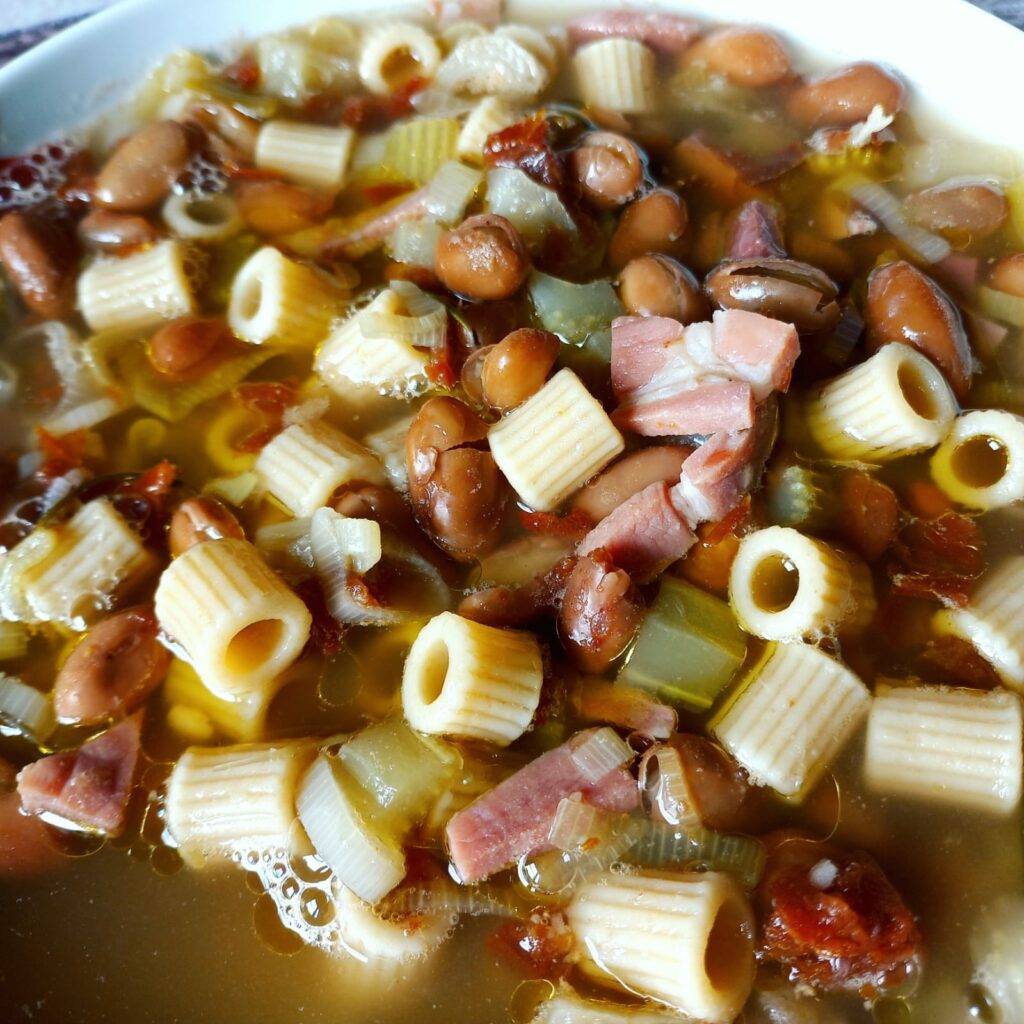 minestrone di fagioli e speck