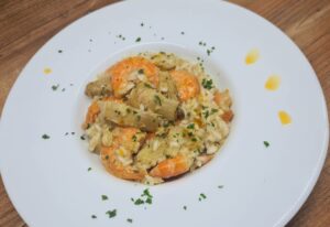 risotto in crema di carciofi e gamberi