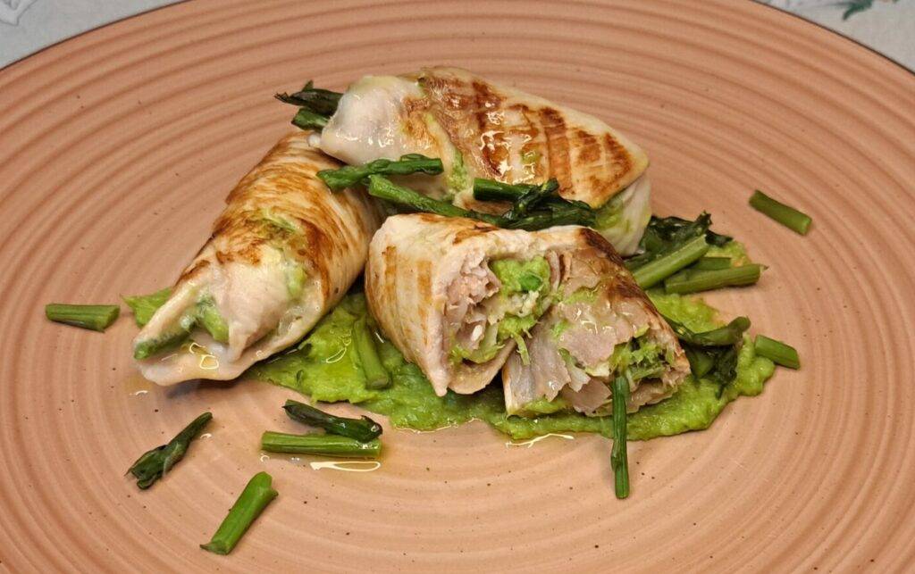 involtini di pollo con prosciutto crudo e asparagi