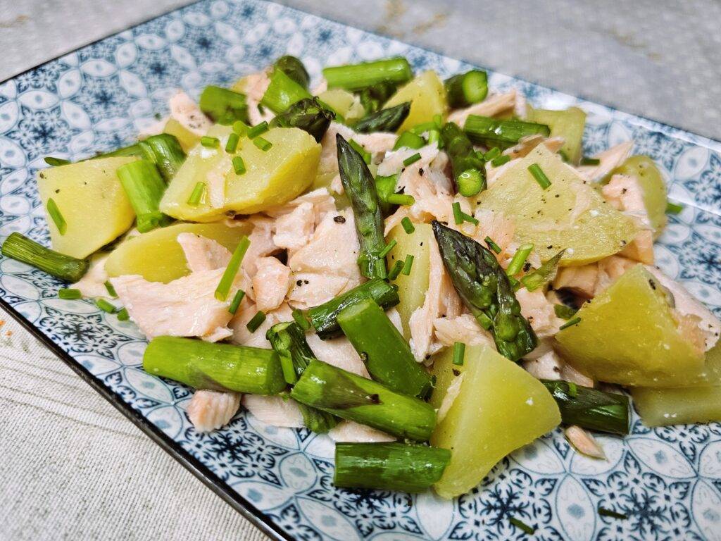 insalata di patate asparagi e salmone